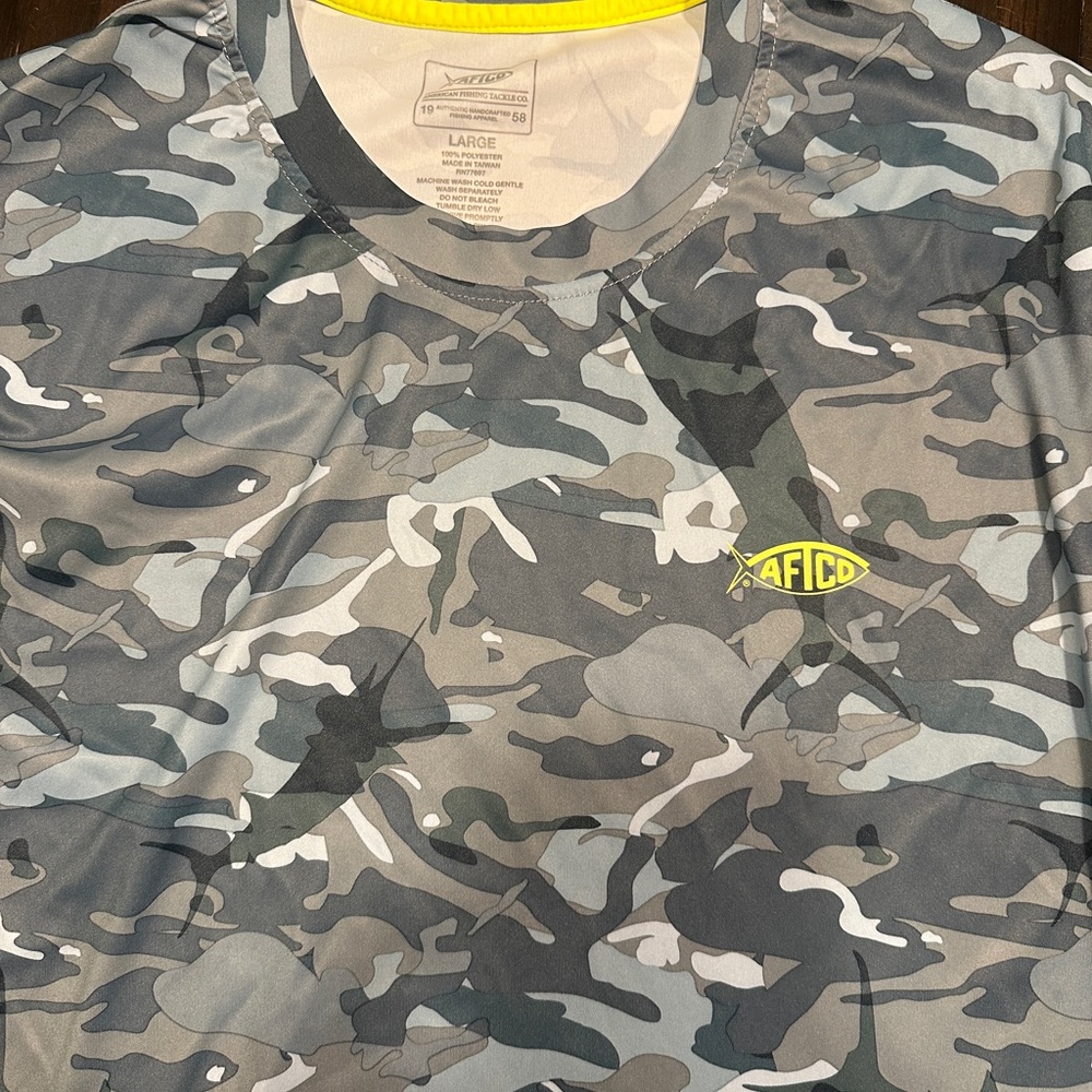 Size L Never Worn AFTCO Men's Long Sleeve Camo Tee - Sky Blue and Gray